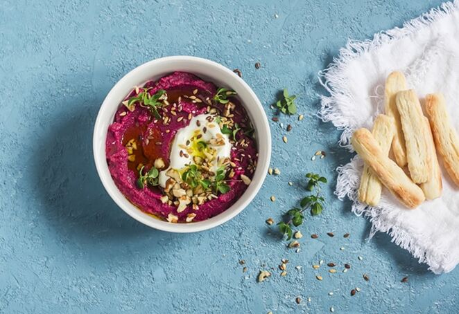 Humusas su burokėliais