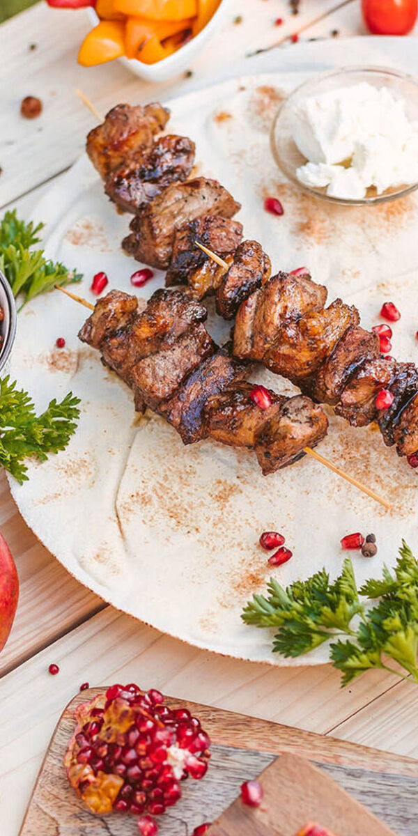 Tolimųjų rytų įkvėpti lavašai su kiaulienos šašlyku