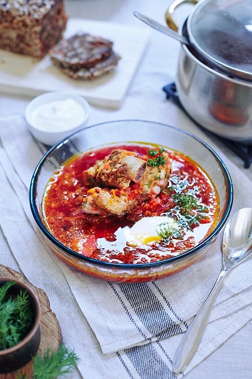 Burokėlių sriuba su kiaulių šonkauliais