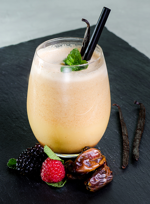 Obuolių ir datulių kokteilis