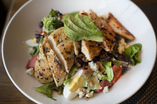 Gaivios salotos su kepta vištiena