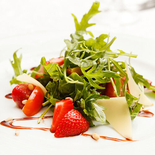 Braškių ir gražgarsčių salotos