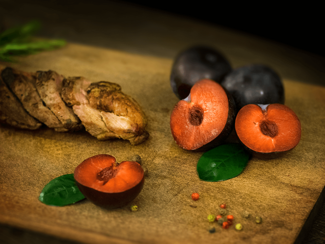 Antienos krūtinėlė su skrudintomis slyvomis