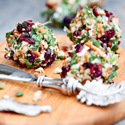 Ožkų pieno sūrio ir vynuogių rutuliukai