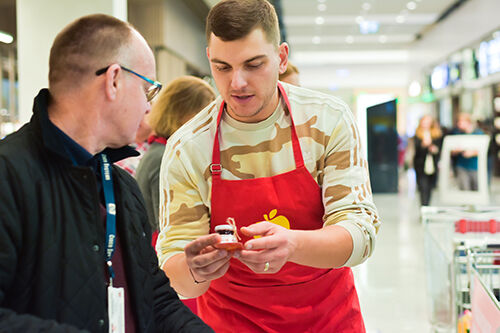 Prasidėjo 28-oji „Maisto banko“ akcija: žymūs žmonės kvietė dalintis