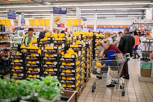 „Maxima“ dėkoja Marijampolei: akcinės prekės iš „M“ raidės ir sunkvežimis šventinių tortų