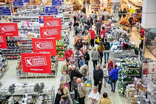 „Maxima“ dėkoja Marijampolei: akcinės prekės iš „M“ raidės ir sunkvežimis šventinių tortų